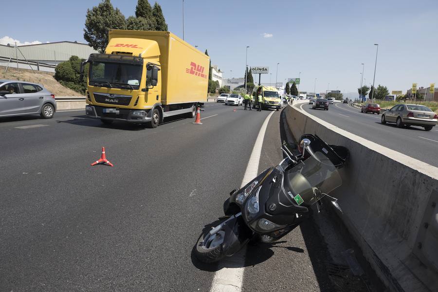 El choque se ha producido a la altura del kilómetro 122, en la salida al polígono de Asegra