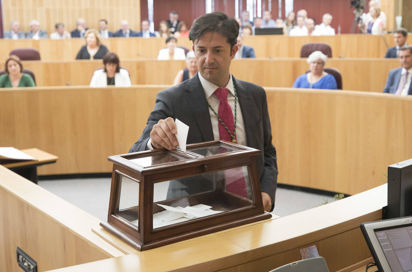 José Entrena ha sido reelegido presidente contando con los votos de PSOE, Adelante, IU y Cs