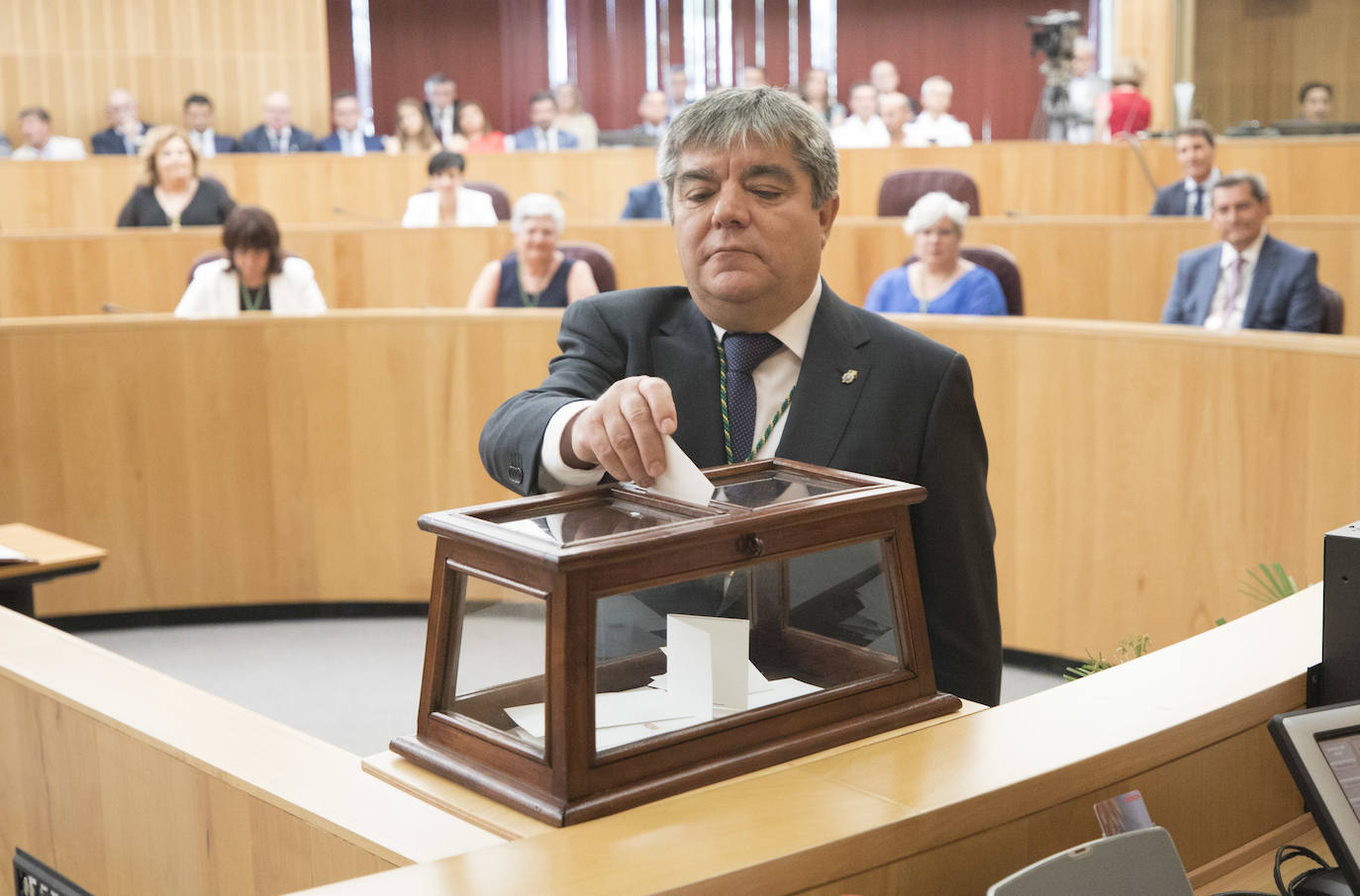 José Entrena ha sido reelegido presidente contando con los votos de PSOE, Adelante, IU y Cs