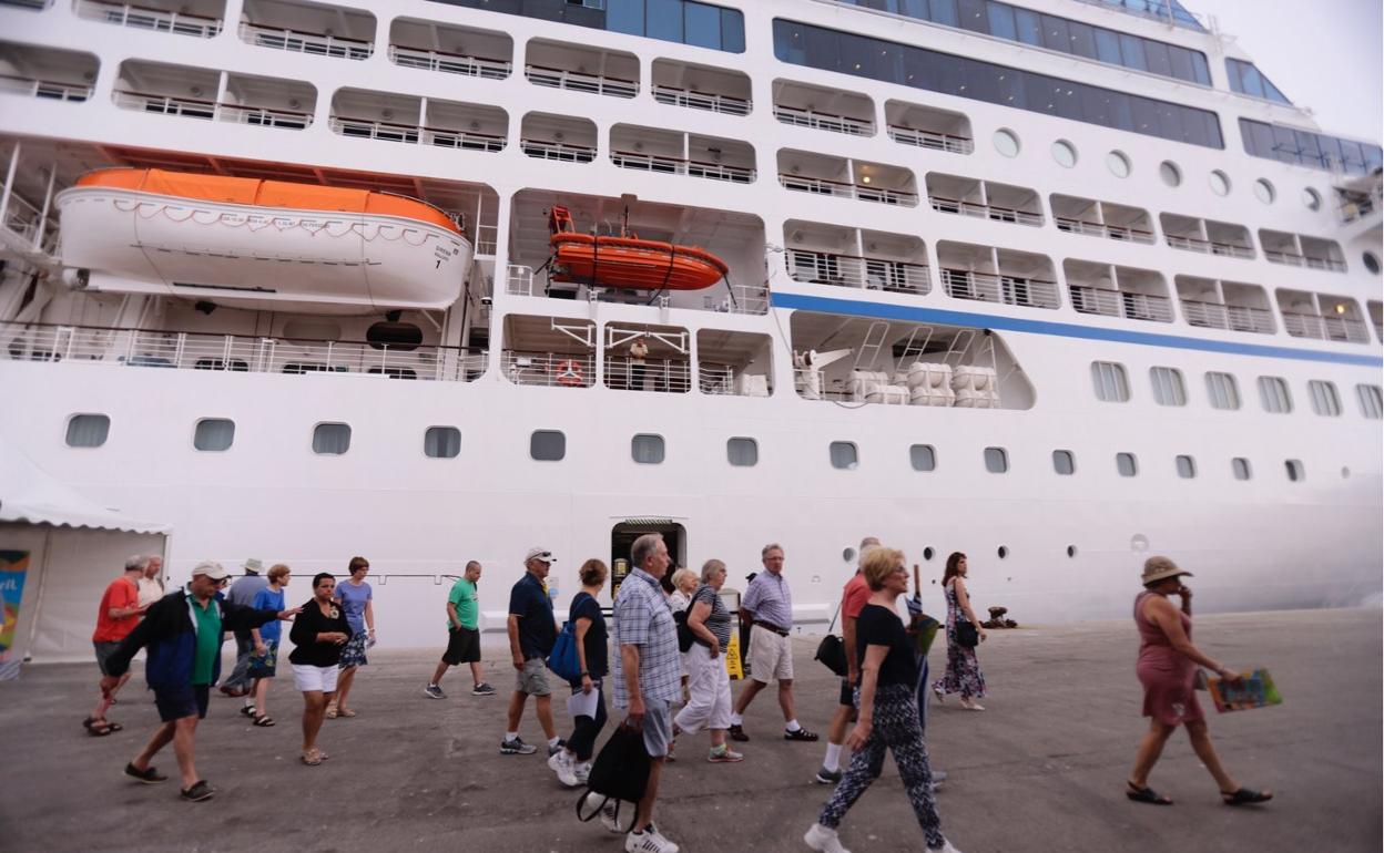 Crucero de lujo en Granada: Atraca por primera vez en Motril con billetes a 12.700 euros