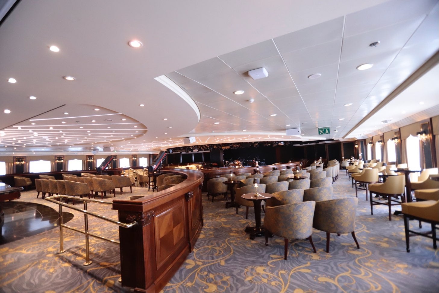 El navío, con una capacidad de 700 pasajeros, ha traído a 670 visitantes y 400 integrantes del personal de tripulación, la mayoría estadounidenses a recorrer el municipio.