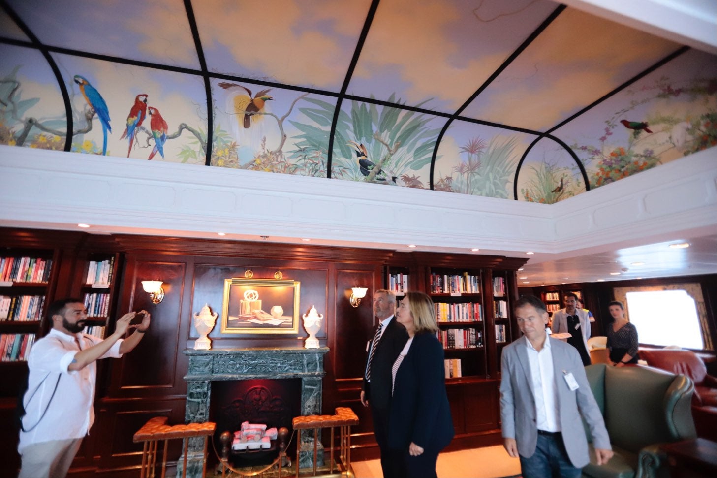 El navío, con una capacidad de 700 pasajeros, ha traído a 670 visitantes y 400 integrantes del personal de tripulación, la mayoría estadounidenses a recorrer el municipio.