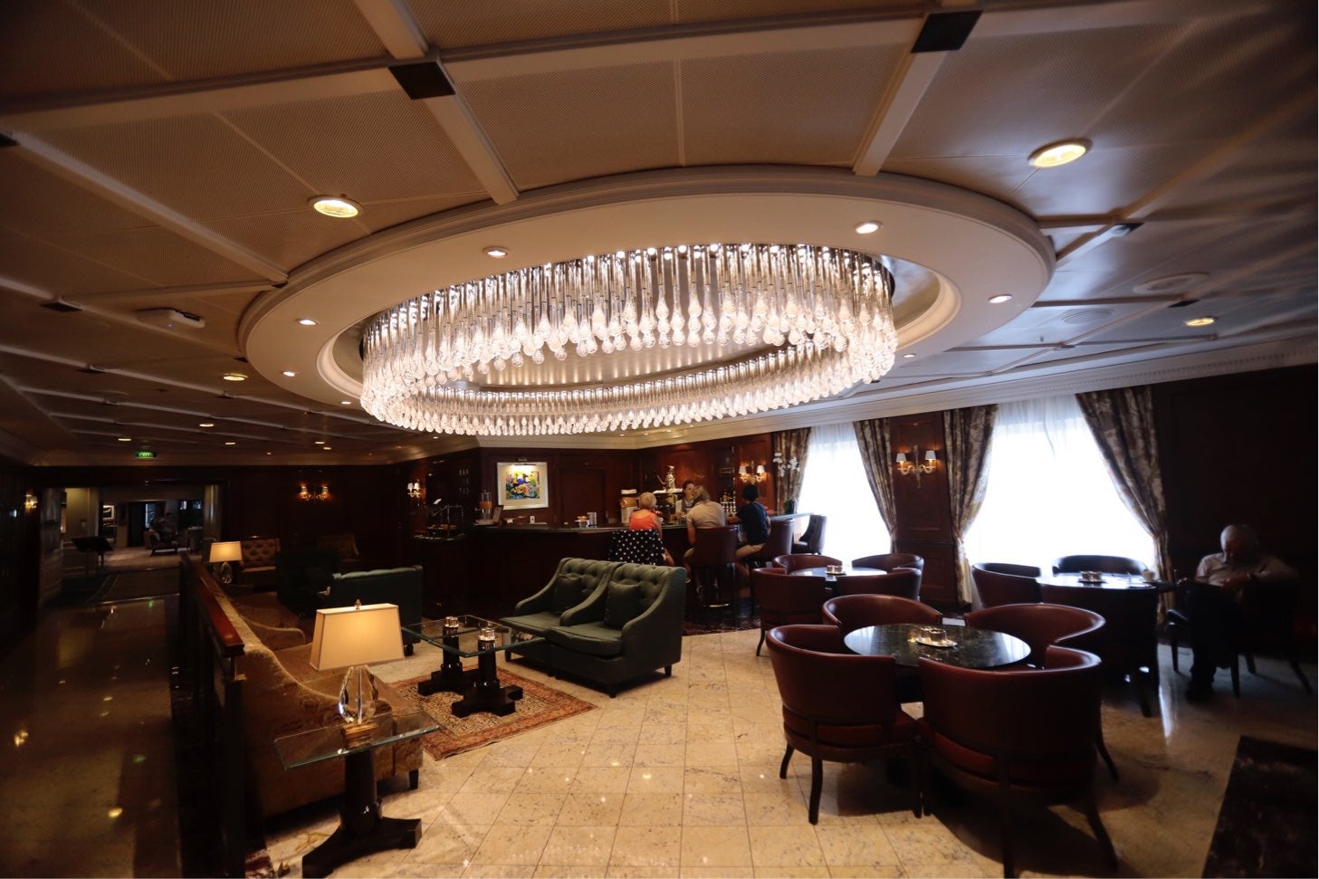 El navío, con una capacidad de 700 pasajeros, ha traído a 670 visitantes y 400 integrantes del personal de tripulación, la mayoría estadounidenses a recorrer el municipio.