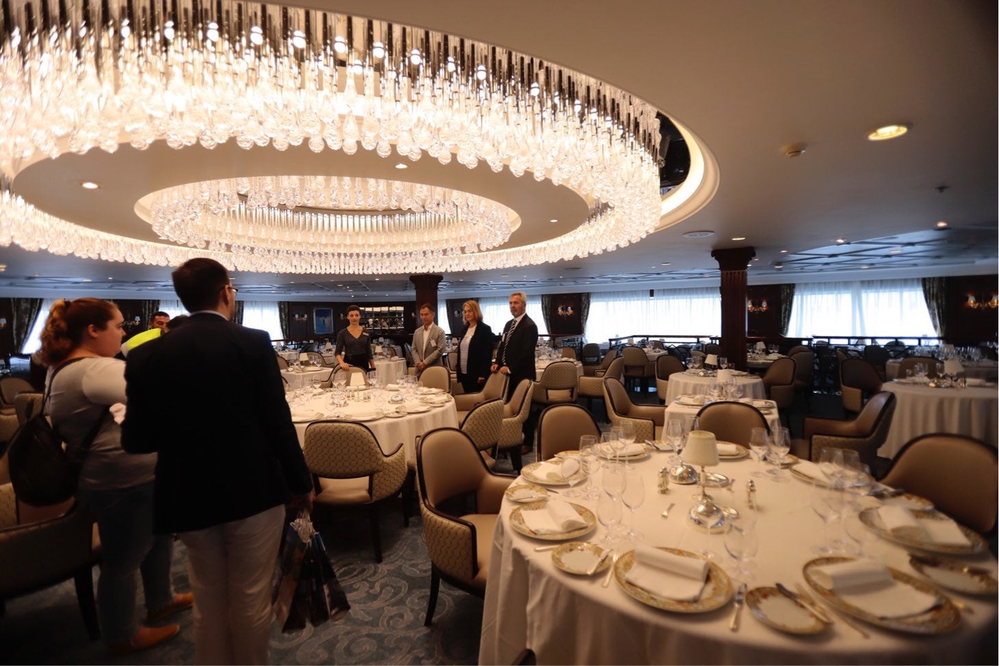 El navío, con una capacidad de 700 pasajeros, ha traído a 670 visitantes y 400 integrantes del personal de tripulación, la mayoría estadounidenses a recorrer el municipio.