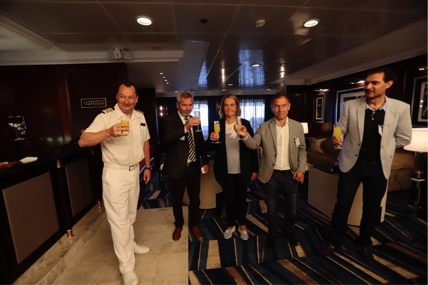 El navío, con una capacidad de 700 pasajeros, ha traído a 670 visitantes y 400 integrantes del personal de tripulación, la mayoría estadounidenses a recorrer el municipio.