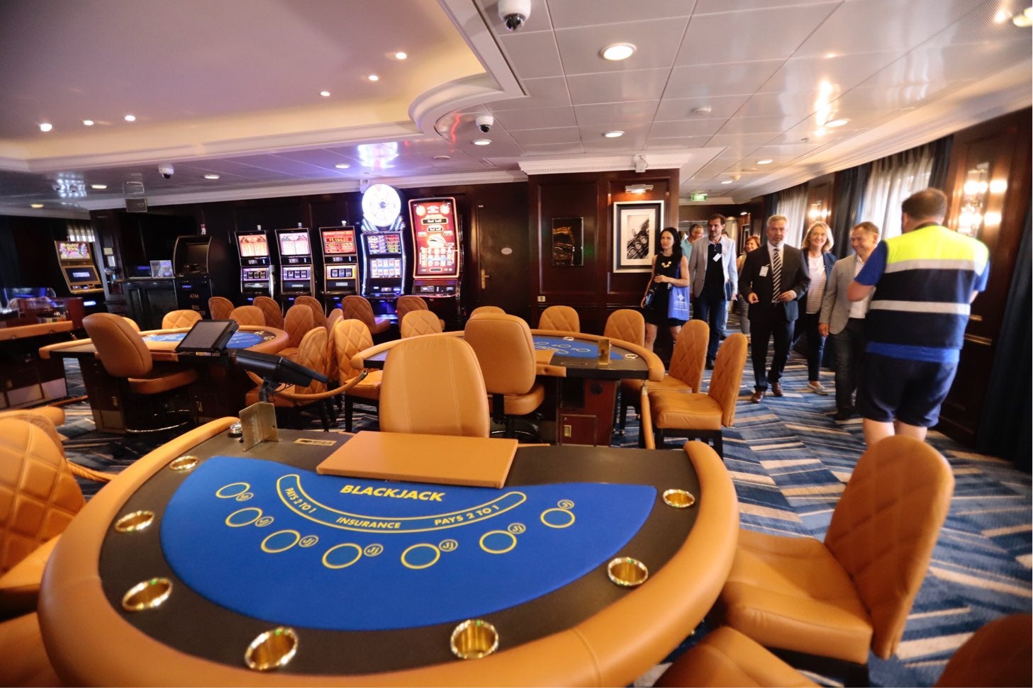 El navío, con una capacidad de 700 pasajeros, ha traído a 670 visitantes y 400 integrantes del personal de tripulación, la mayoría estadounidenses a recorrer el municipio.