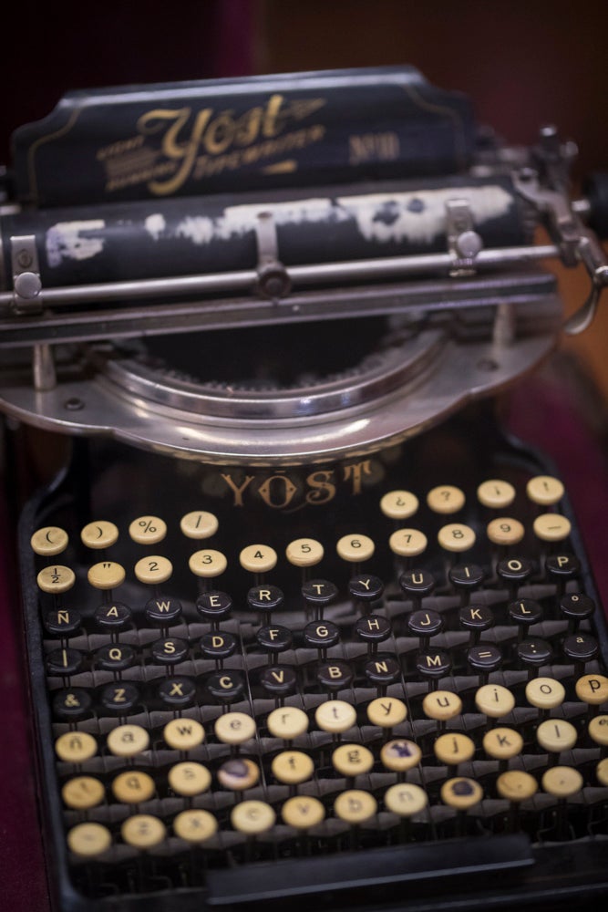 Así es la exposición de 'El sombrero de tres picos. 1919-2019. Un singular proceso creativo'.