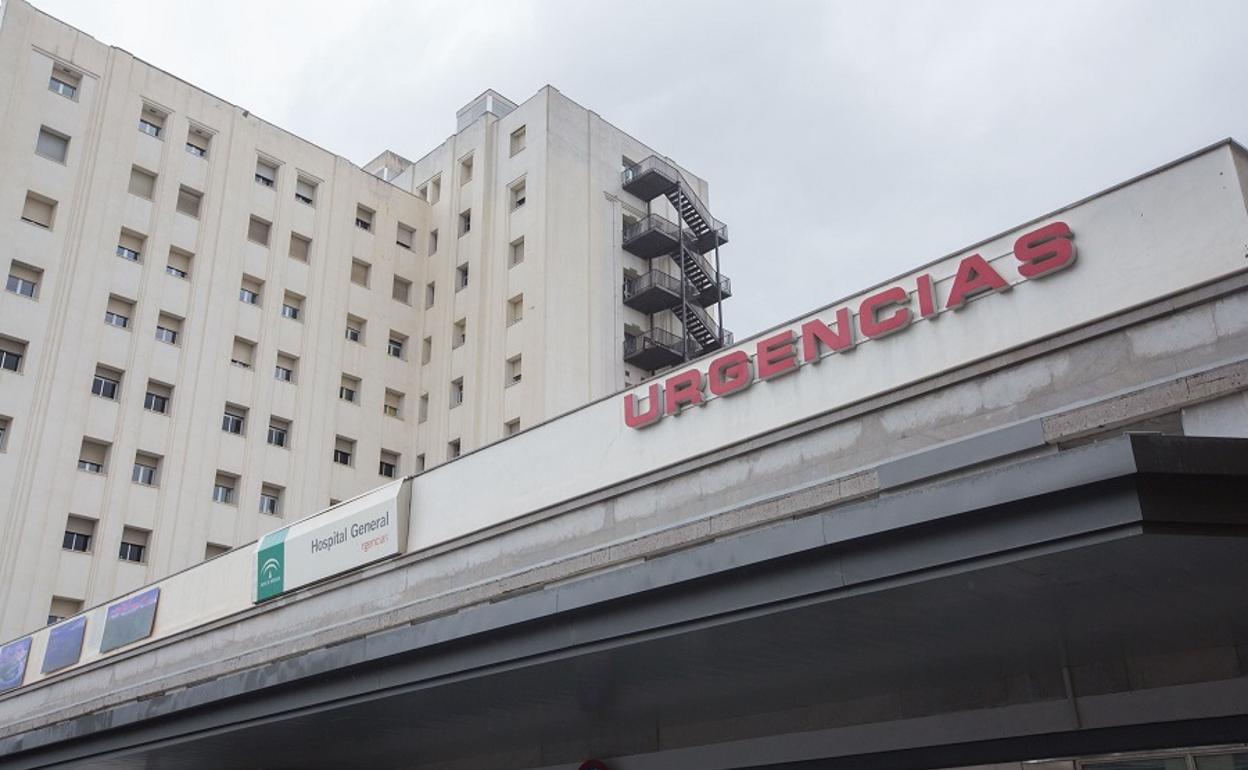Entrada a las urgencias del Hospital Virgen de las Nieves