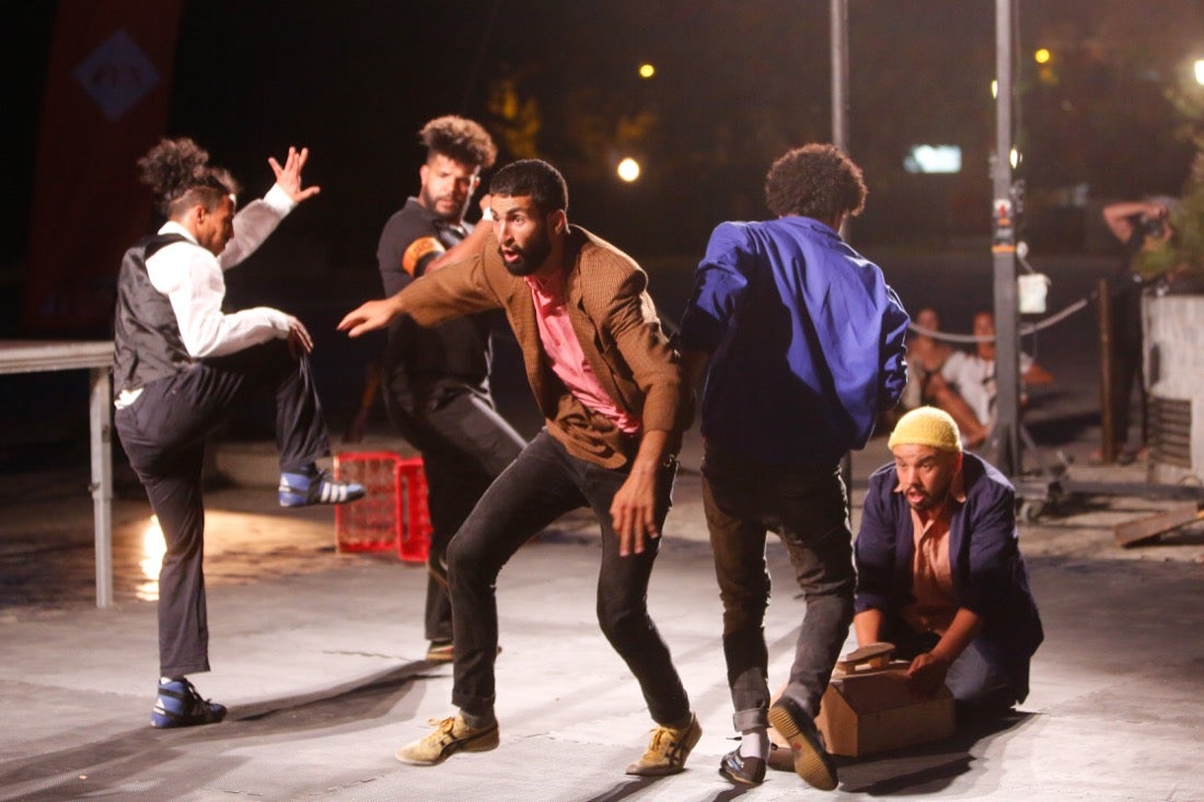 Fotos: Malabares y acrobacias del atlas llenan el FEX