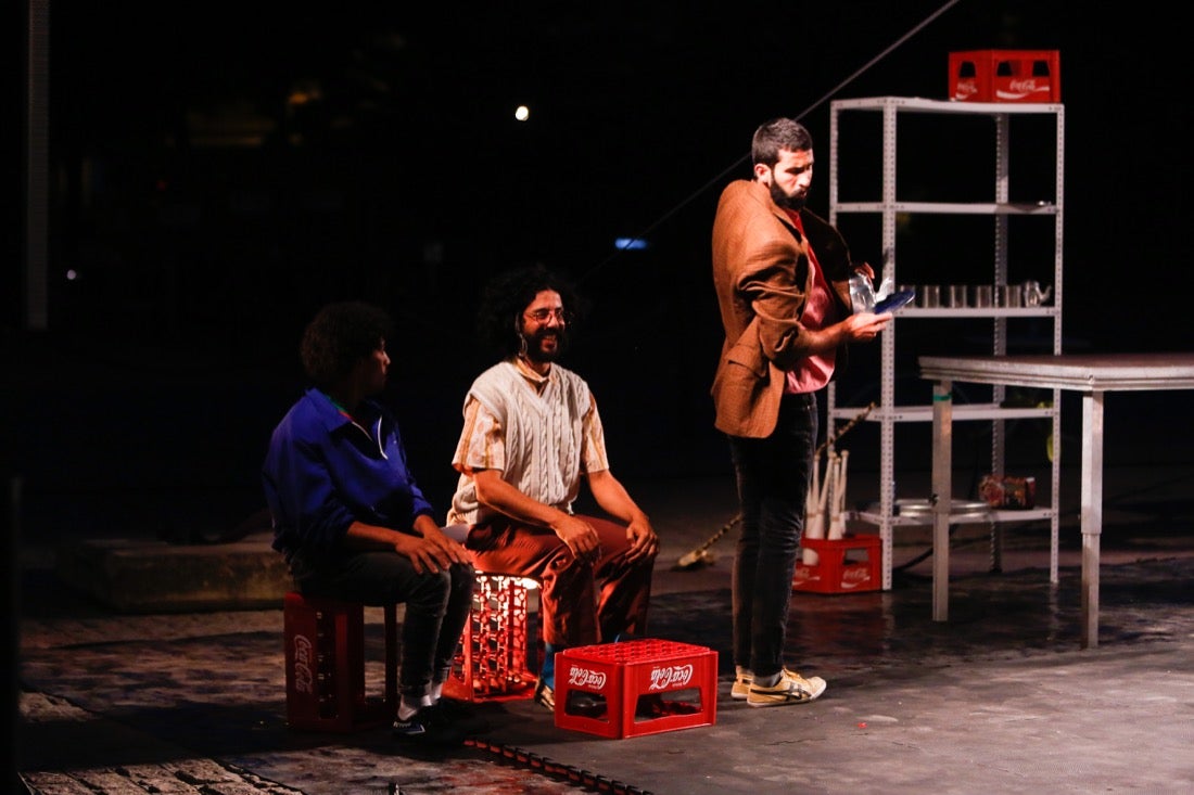 Fotos: Malabares y acrobacias del atlas llenan el FEX