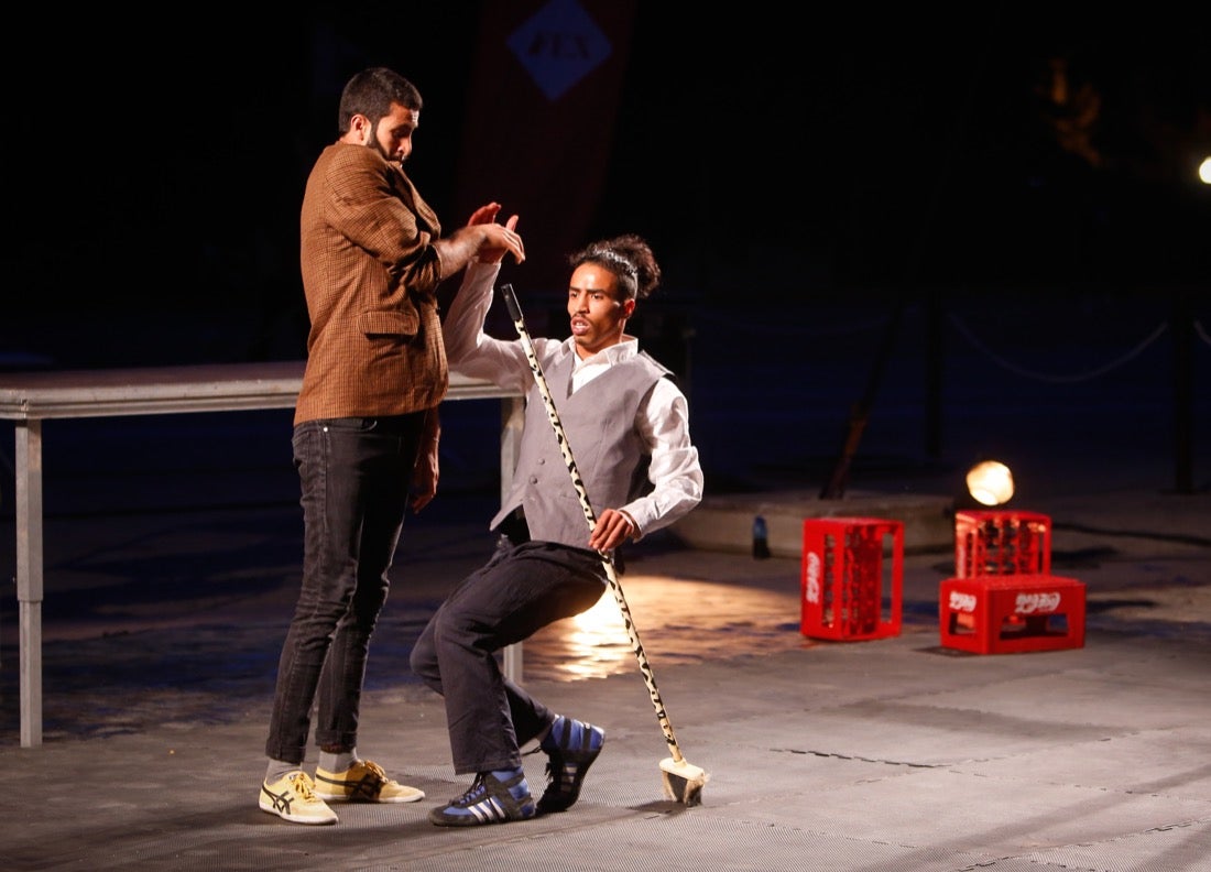 Fotos: Malabares y acrobacias del atlas llenan el FEX