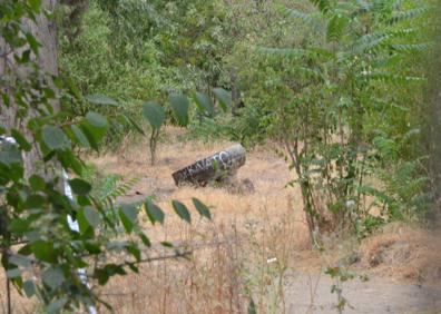 Imagen secundaria 1 - Muerte de un indigente en Granada | Colocan vallas para evitar el paso de &#039;okupas&#039; al Carmen del Granaíllo
