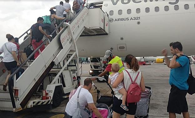 Embarque en el vuelo Granada-Barcelona de Vueling.