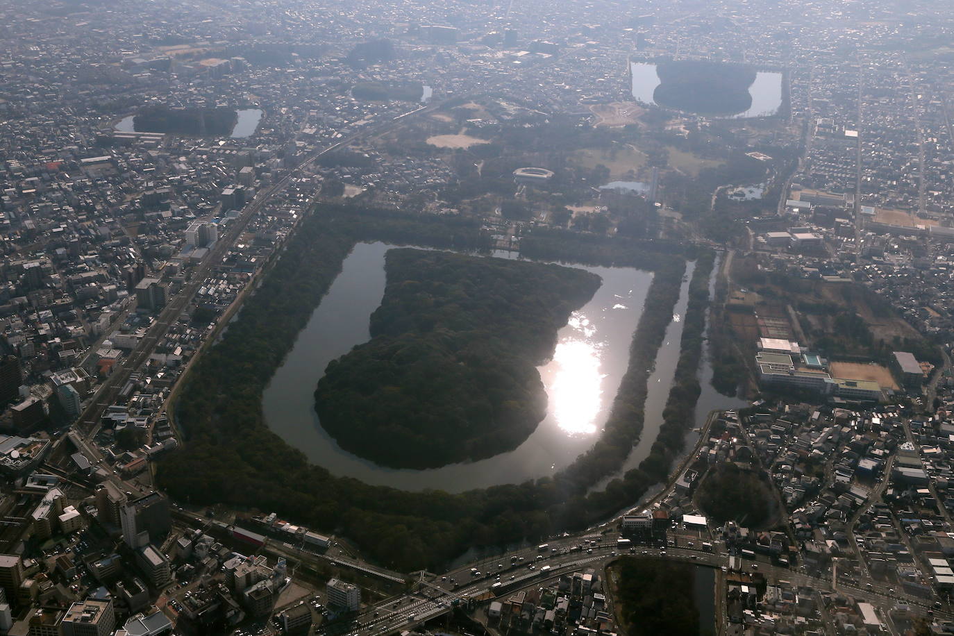 16. Kofun-Mozu (Japón): El denominado grupo de 'kofun' de Mozu-Furuichi: túmulos del antiguo Japón es un conjunto de 49 tumbas de diverso tamaño y forma construidas entre finales del siglo IV y finales del V, durante el período Kofun, del que son un excepcional testimonio.