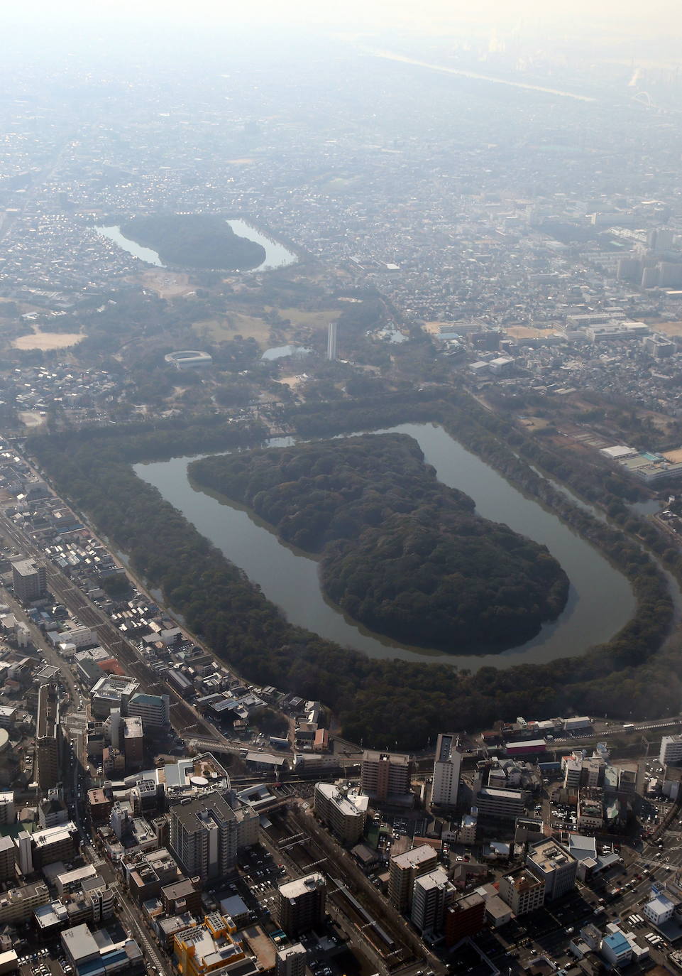 16. Kofun-Mozu (Japón): El denominado grupo de 'kofun' de Mozu-Furuichi: túmulos del antiguo Japón es un conjunto de 49 tumbas de diverso tamaño y forma construidas entre finales del siglo IV y finales del V, durante el período Kofun, del que son un excepcional testimonio.