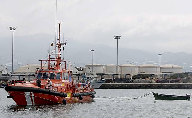 Detenidos 18 inmigrantes cuando intentaron huir tras llegar en patera a Salobreña