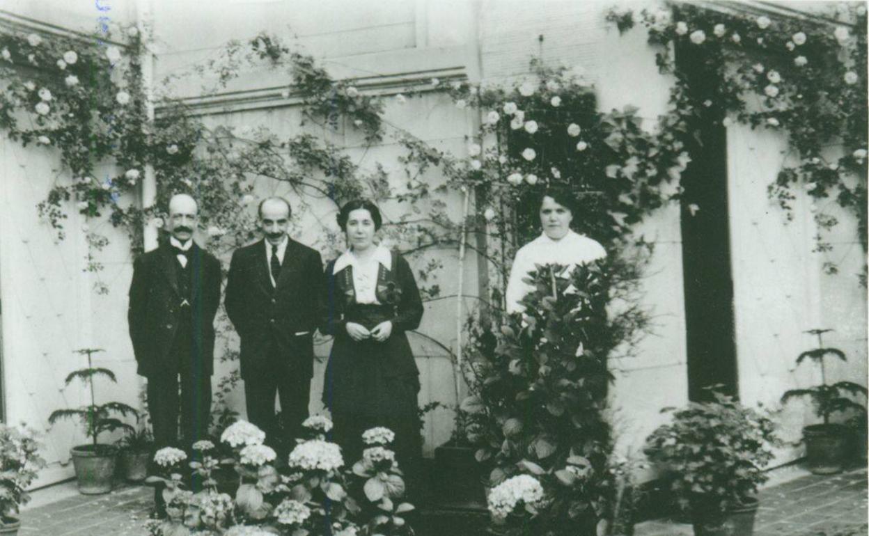 Falla, Gregorio Martínez Sierra, María Lejárraga y Nati Lejárraga,.