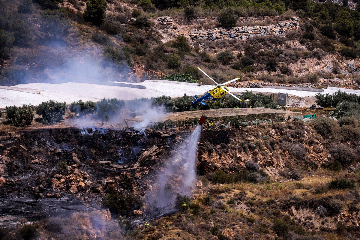 Un incendio forestal alarma a los vecinos de Motril 