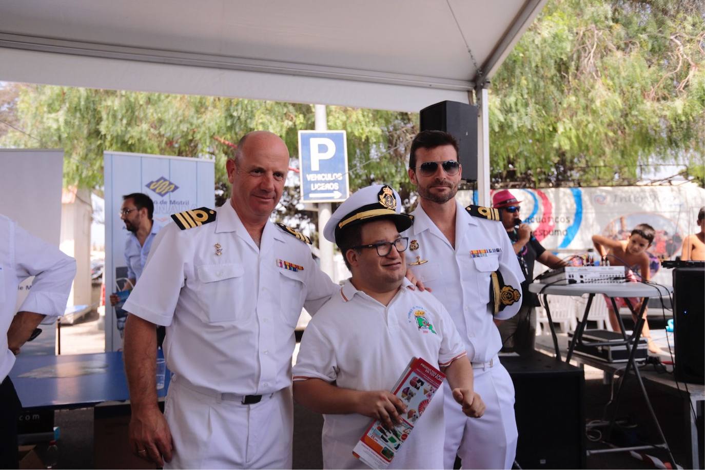 Cientos de personas visitan en Motril el buque Infanta Cristina