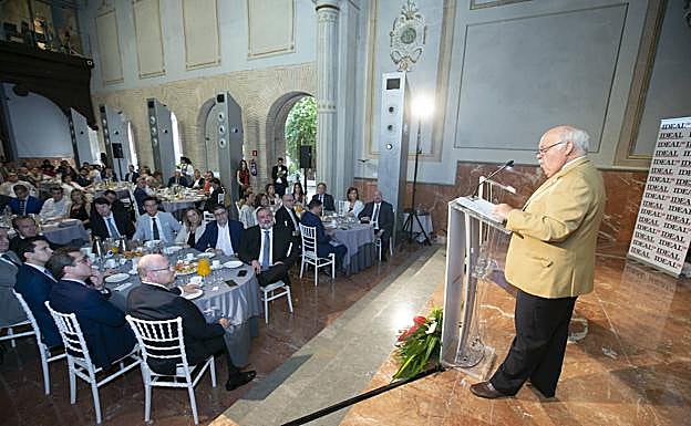 El consejero de Salud y Familias de la Junta, Jesús Aguirre, durante su comparecencia en el desayuno informativo celebrado en el hotel Santa Paula. 