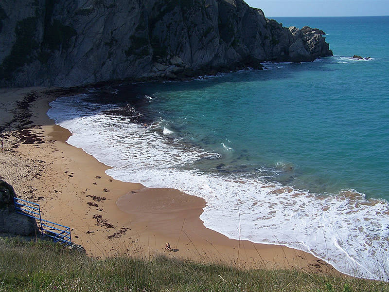 Playa Covachos, Cantabria (Foto: web de Turismo de Cantabria)