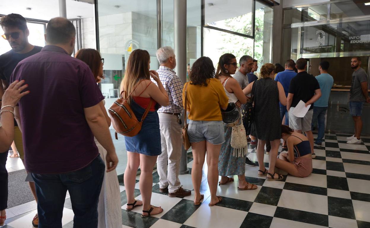 Oposiciones a maestro en Andalucía: 24 horas para saber cuántos de los más de 4.000 aspirantes granadinos logran plaza
