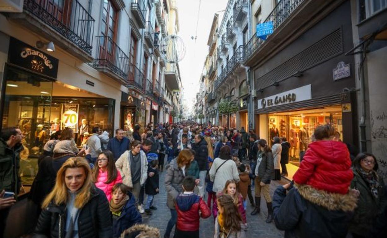 Los ayuntamientos podrán cambiar uno de los días autorizados para la apertura de los comercios en domingo o festivo en 2020