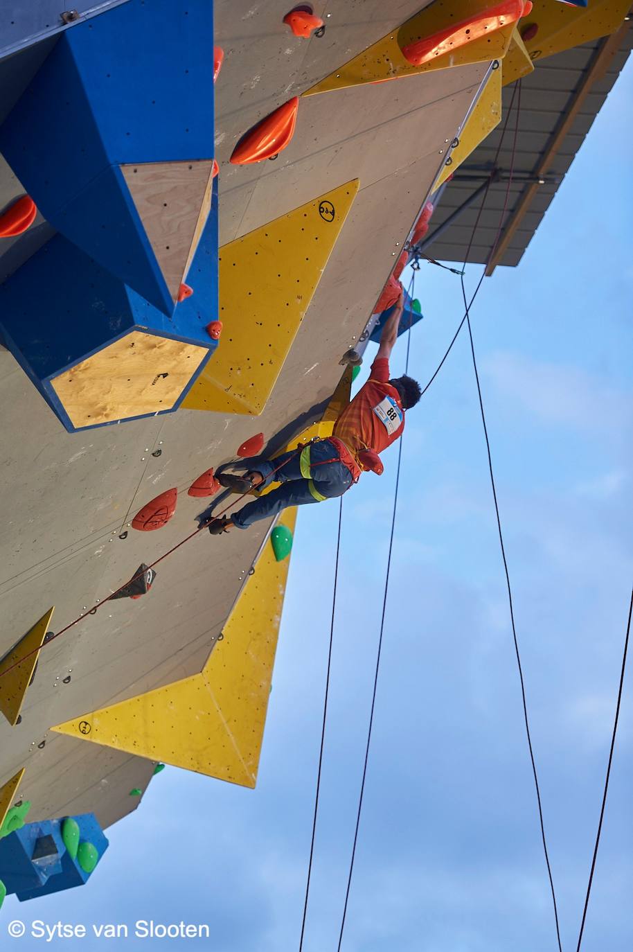 Javier Aguilar, en plena escalada. 