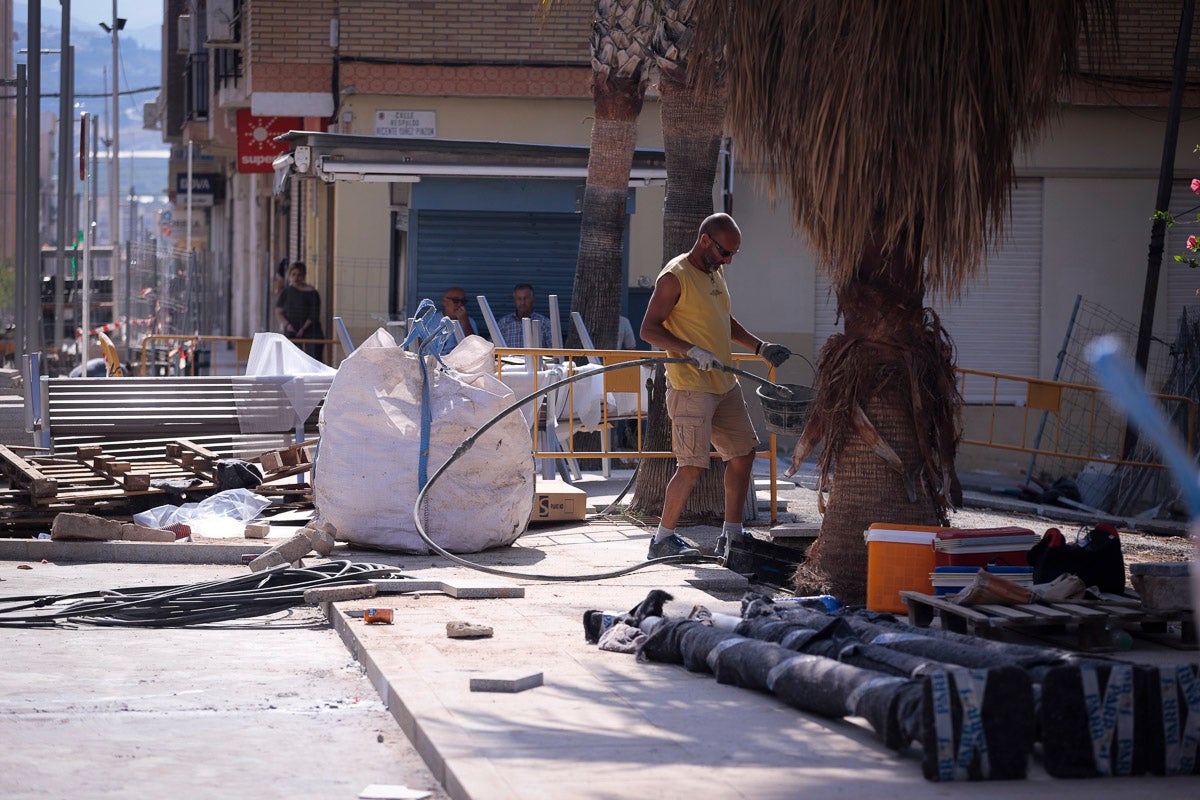 La alcaldesa aseguró a final de junio que si la obra no estaba acabada por completo hoy se expedientaría a la empresa