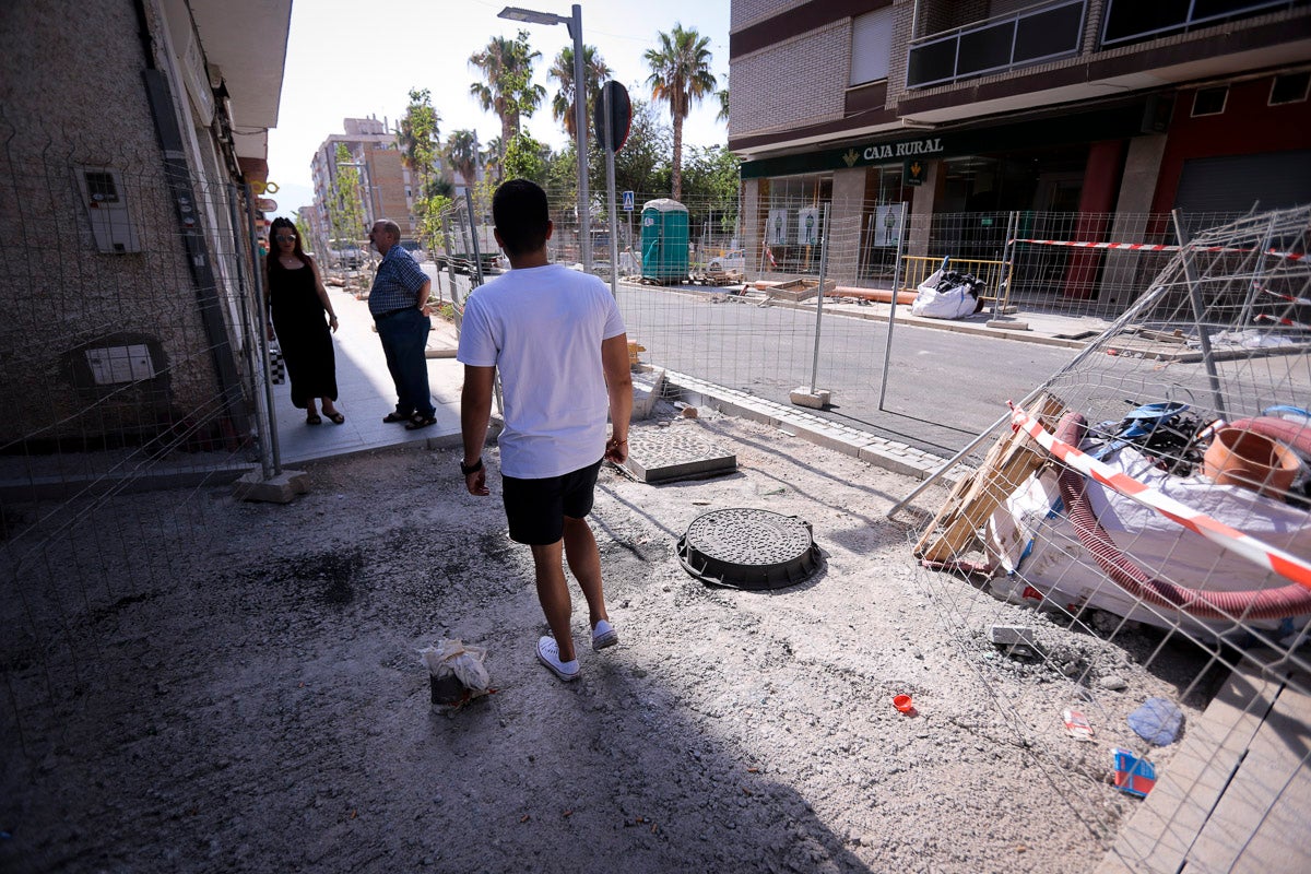 La alcaldesa aseguró a final de junio que si la obra no estaba acabada por completo hoy se expedientaría a la empresa