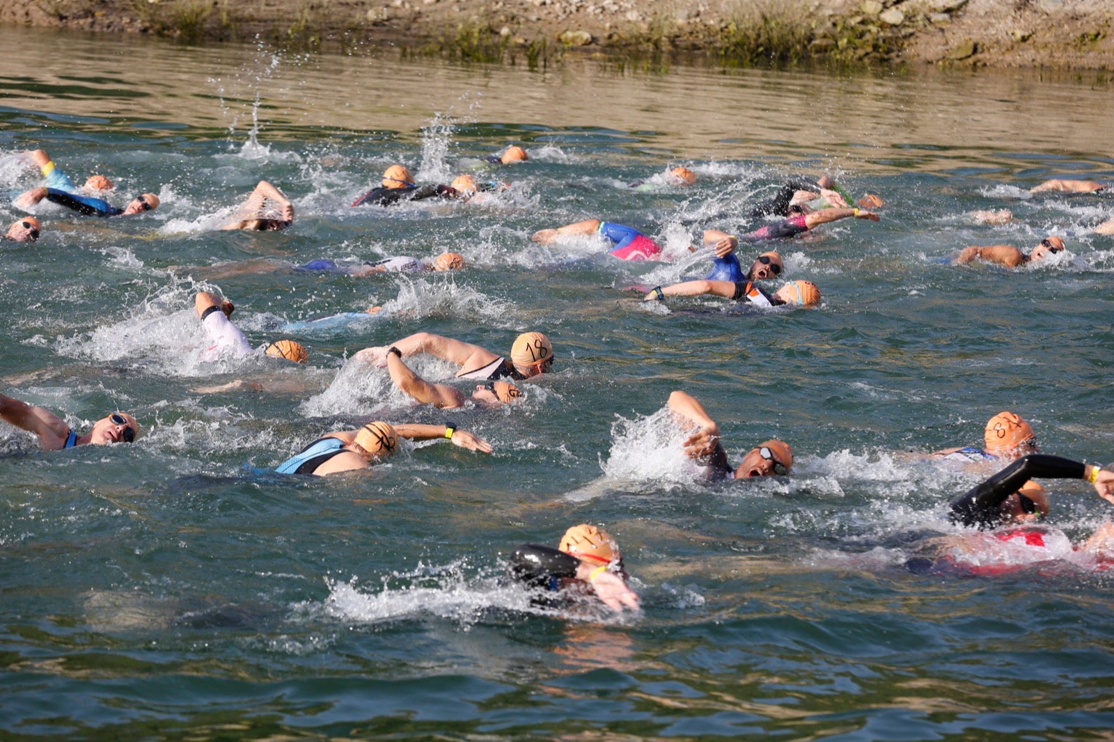Fotos: Nos metemos e lleno en el espectacular triatlón de Sierra Nevada: así ha sido