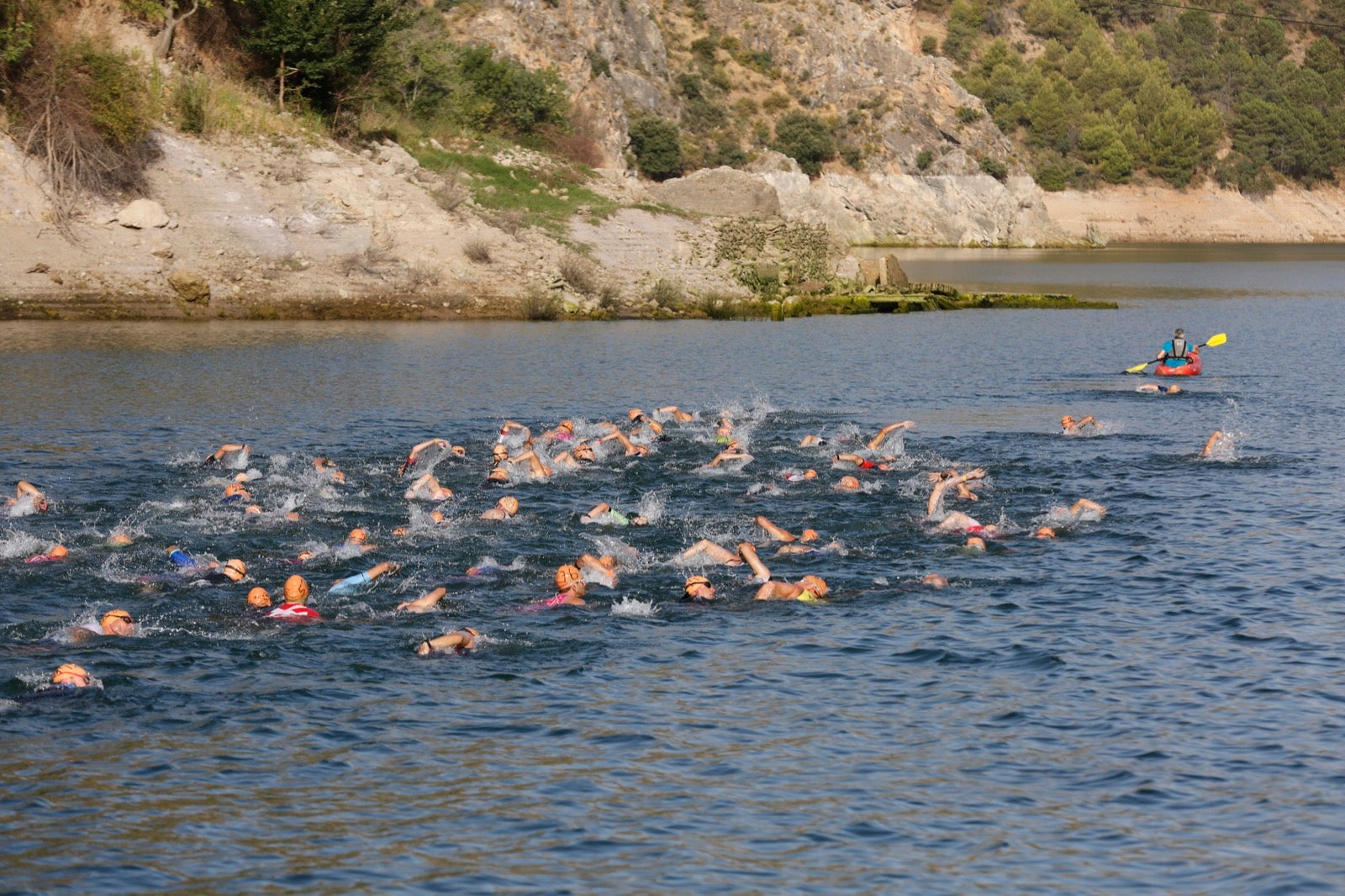 Fotos: Nos metemos e lleno en el espectacular triatlón de Sierra Nevada: así ha sido