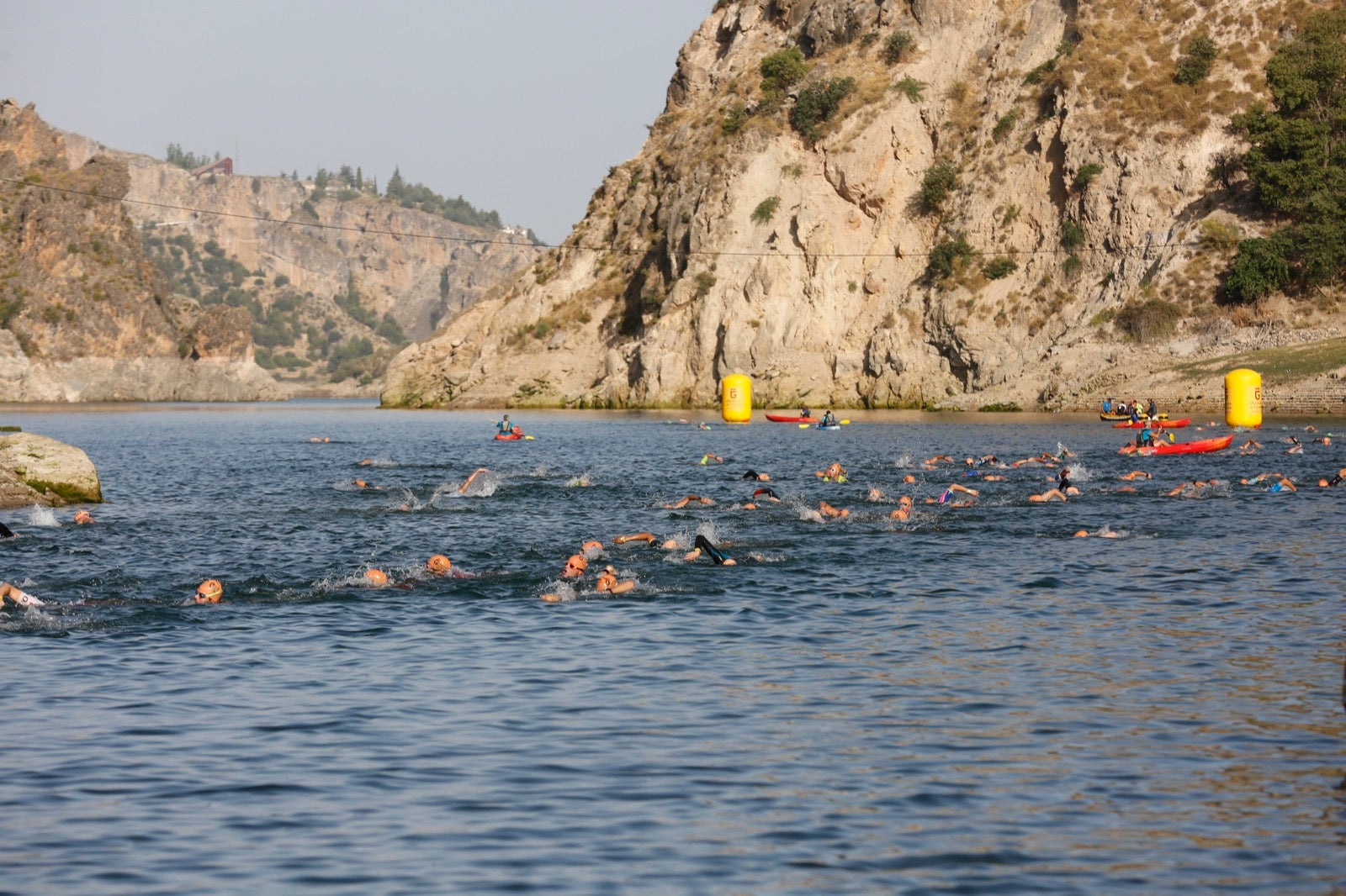 Fotos: Nos metemos e lleno en el espectacular triatlón de Sierra Nevada: así ha sido