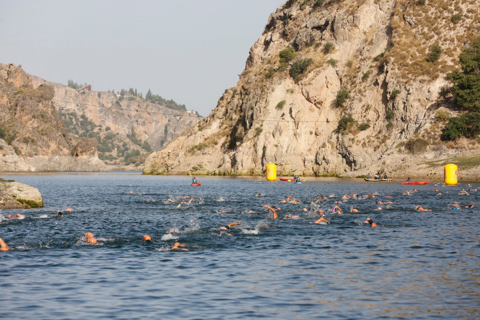 Fotos: Nos metemos e lleno en el espectacular triatlón de Sierra Nevada: así ha sido