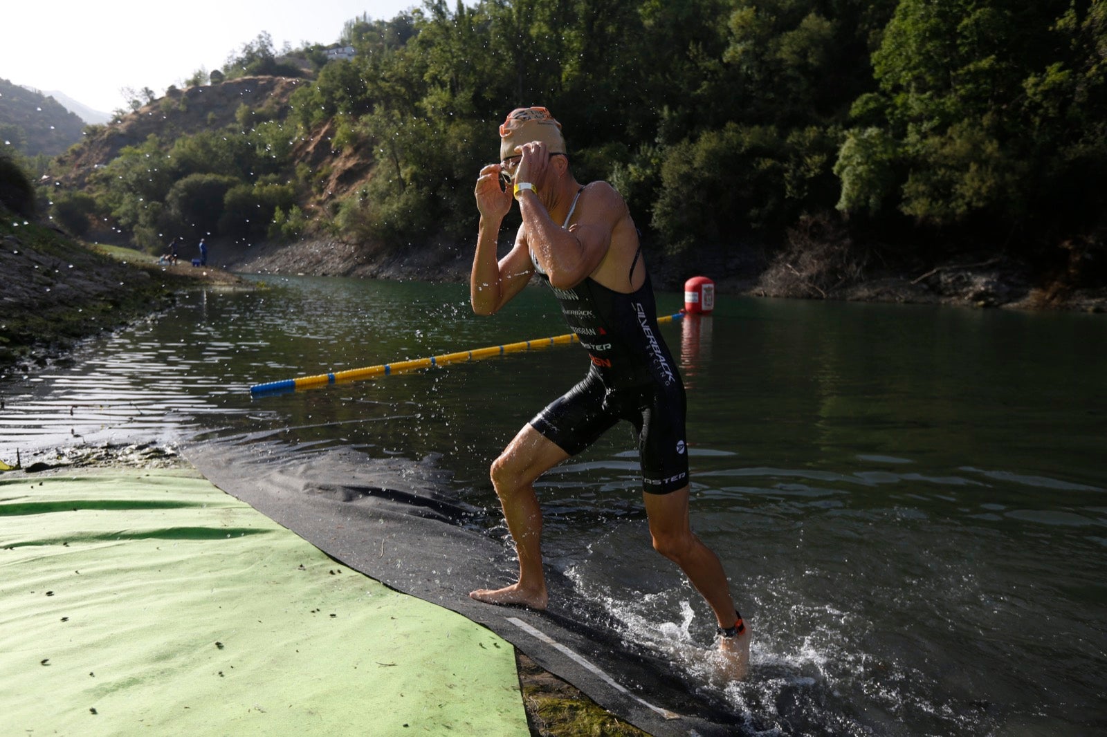 Fotos: Nos metemos e lleno en el espectacular triatlón de Sierra Nevada: así ha sido