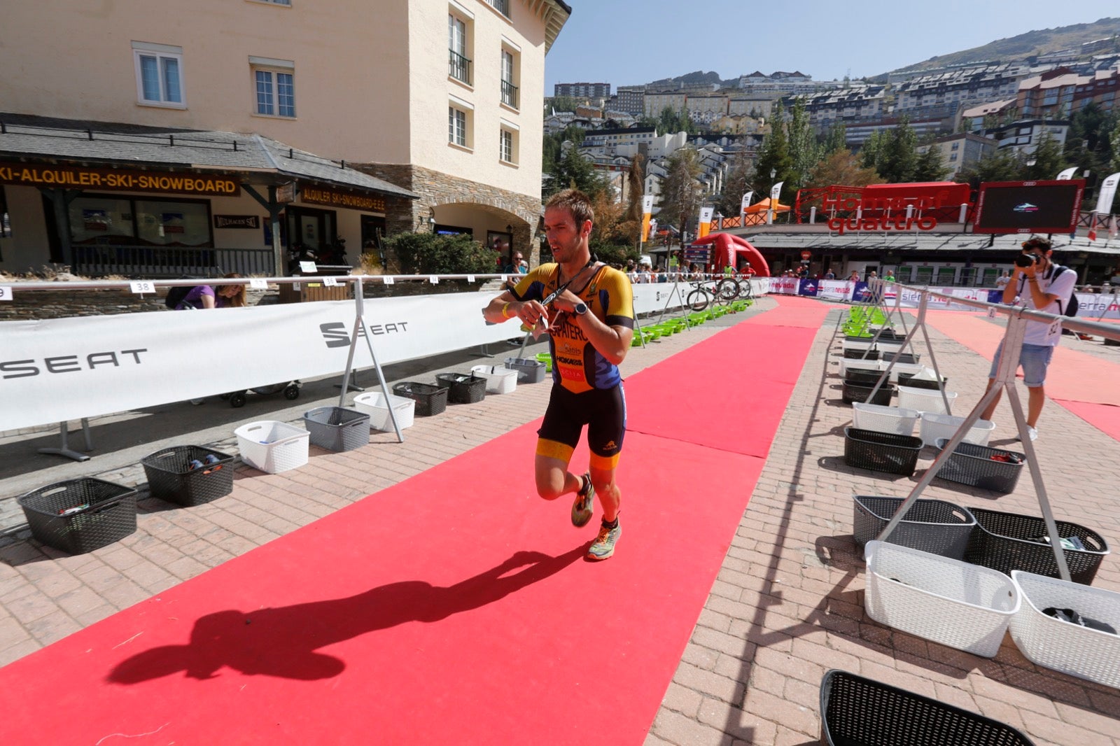 Fotos: Nos metemos e lleno en el espectacular triatlón de Sierra Nevada: así ha sido