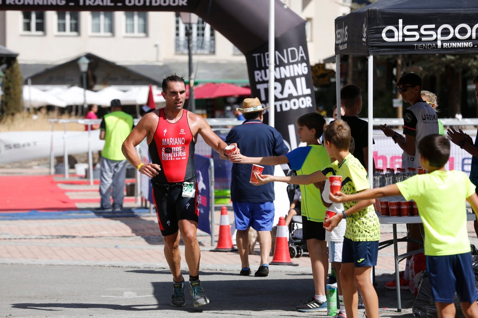 Fotos: Nos metemos e lleno en el espectacular triatlón de Sierra Nevada: así ha sido