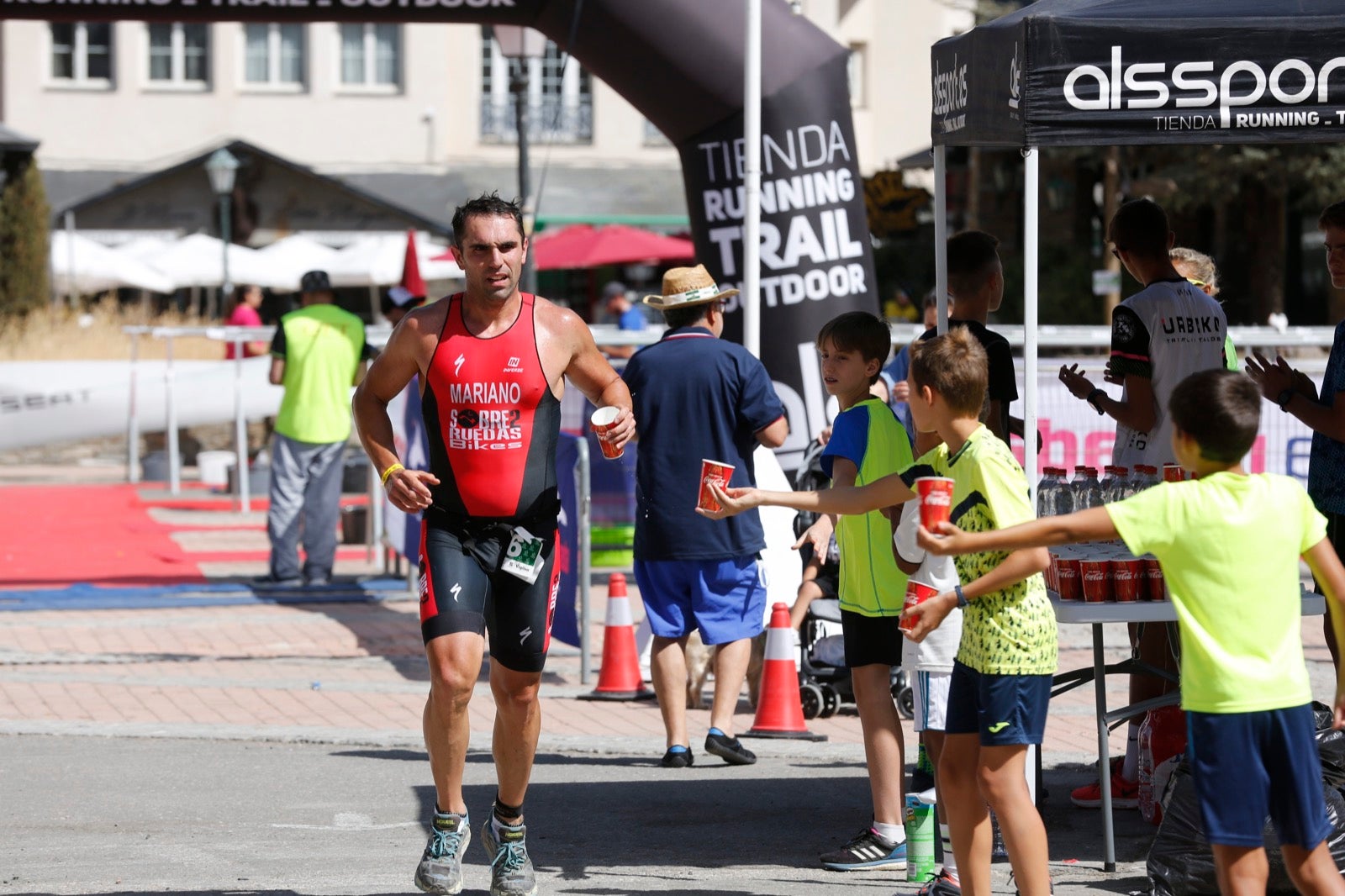 Fotos: Nos metemos e lleno en el espectacular triatlón de Sierra Nevada: así ha sido