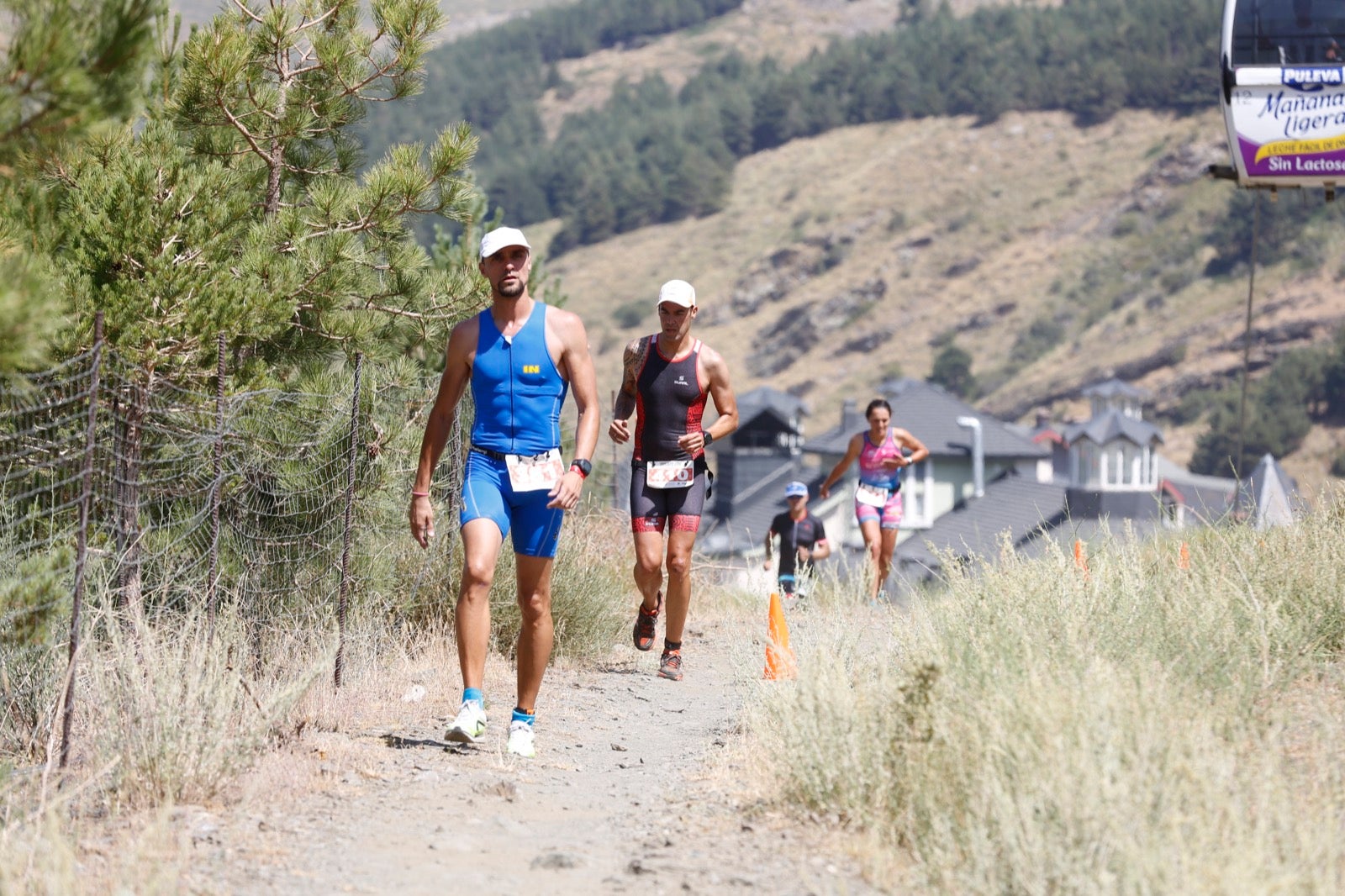 Fotos: Nos metemos e lleno en el espectacular triatlón de Sierra Nevada: así ha sido