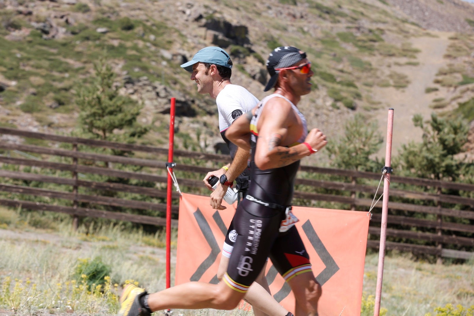Fotos: Nos metemos e lleno en el espectacular triatlón de Sierra Nevada: así ha sido