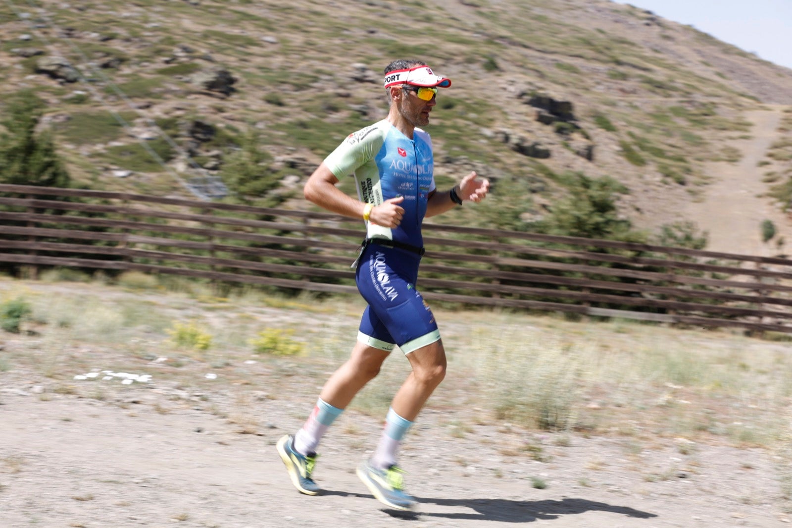 Fotos: Nos metemos e lleno en el espectacular triatlón de Sierra Nevada: así ha sido