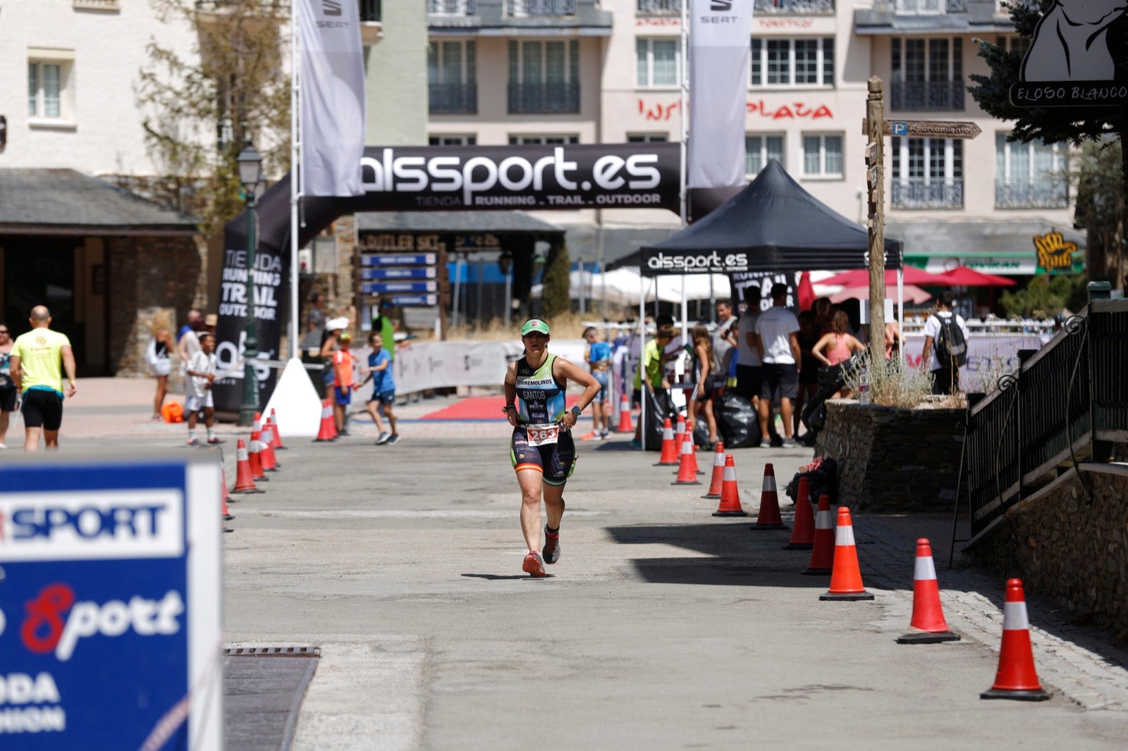 Fotos: Nos metemos e lleno en el espectacular triatlón de Sierra Nevada: así ha sido