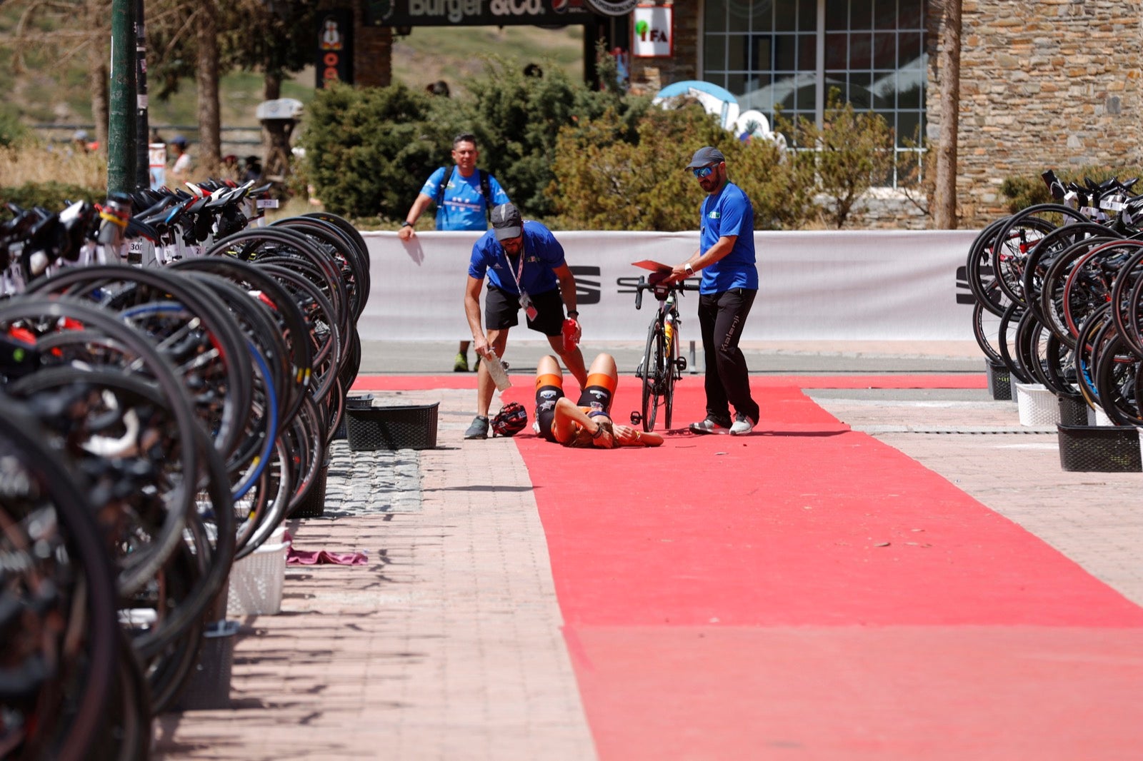 Fotos: Nos metemos e lleno en el espectacular triatlón de Sierra Nevada: así ha sido