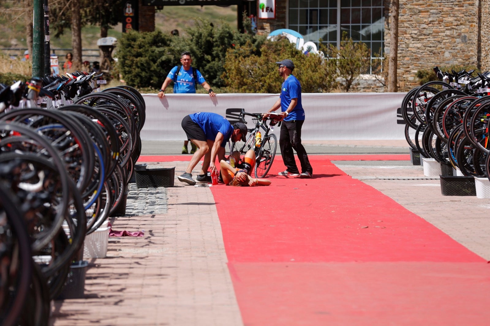 Fotos: Nos metemos e lleno en el espectacular triatlón de Sierra Nevada: así ha sido