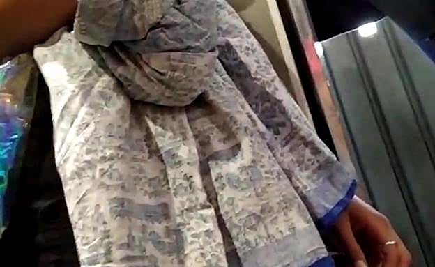 Polémica Vueling | El vídeo del momento en el que impiden a una granadina embarcar: «Llama a la Guardia Civil»