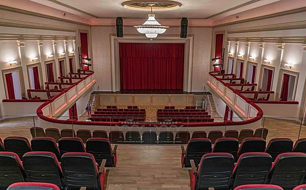 Aspecto actual del teatro Dengra de Baza, que abre sus puertas de nuevo tras algo más de quince años cerrado. 