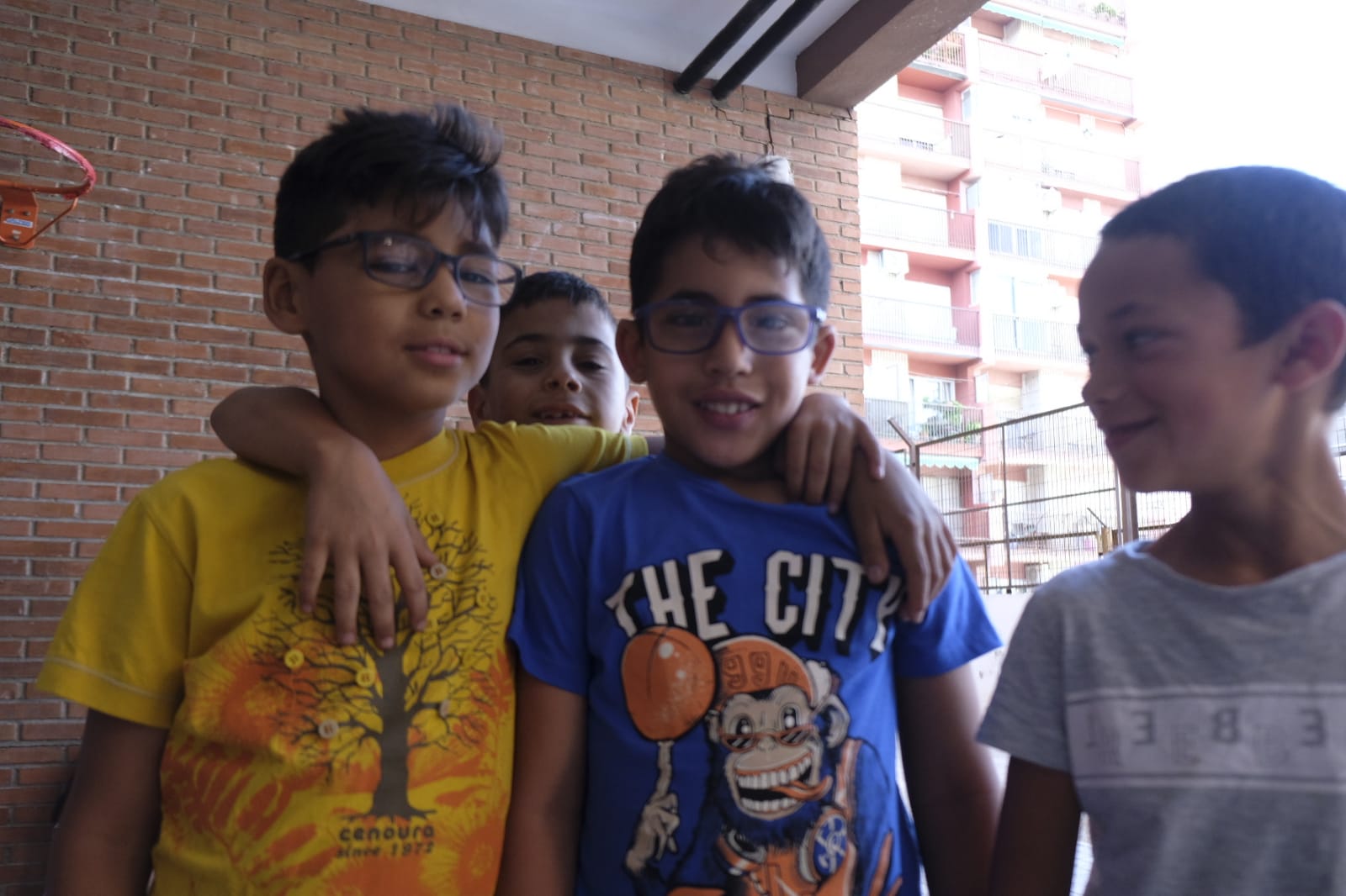 Este proyecto socioeducativo, lúdico y cultural se desarrolla en el colegio Juan Ramón Jiménez. En él los menores disfrutan de actividades culturales, excursiones, piscina, juegos, dinámicas y otras propuestas orientadas al disfrute y bienestar en los días de verano, y al desarrollo de sus habilidades y de valores cívicos y sociales.