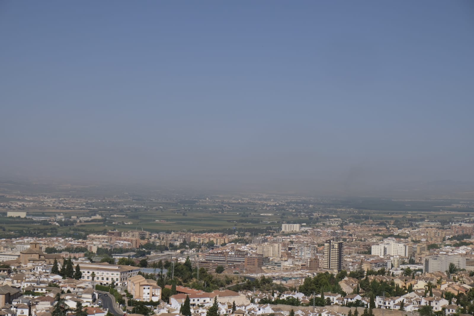 El aire de baja calidad es cada vez más habitual en Granada.