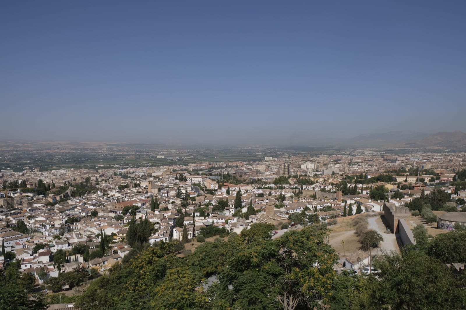 El aire de baja calidad es cada vez más habitual en Granada.