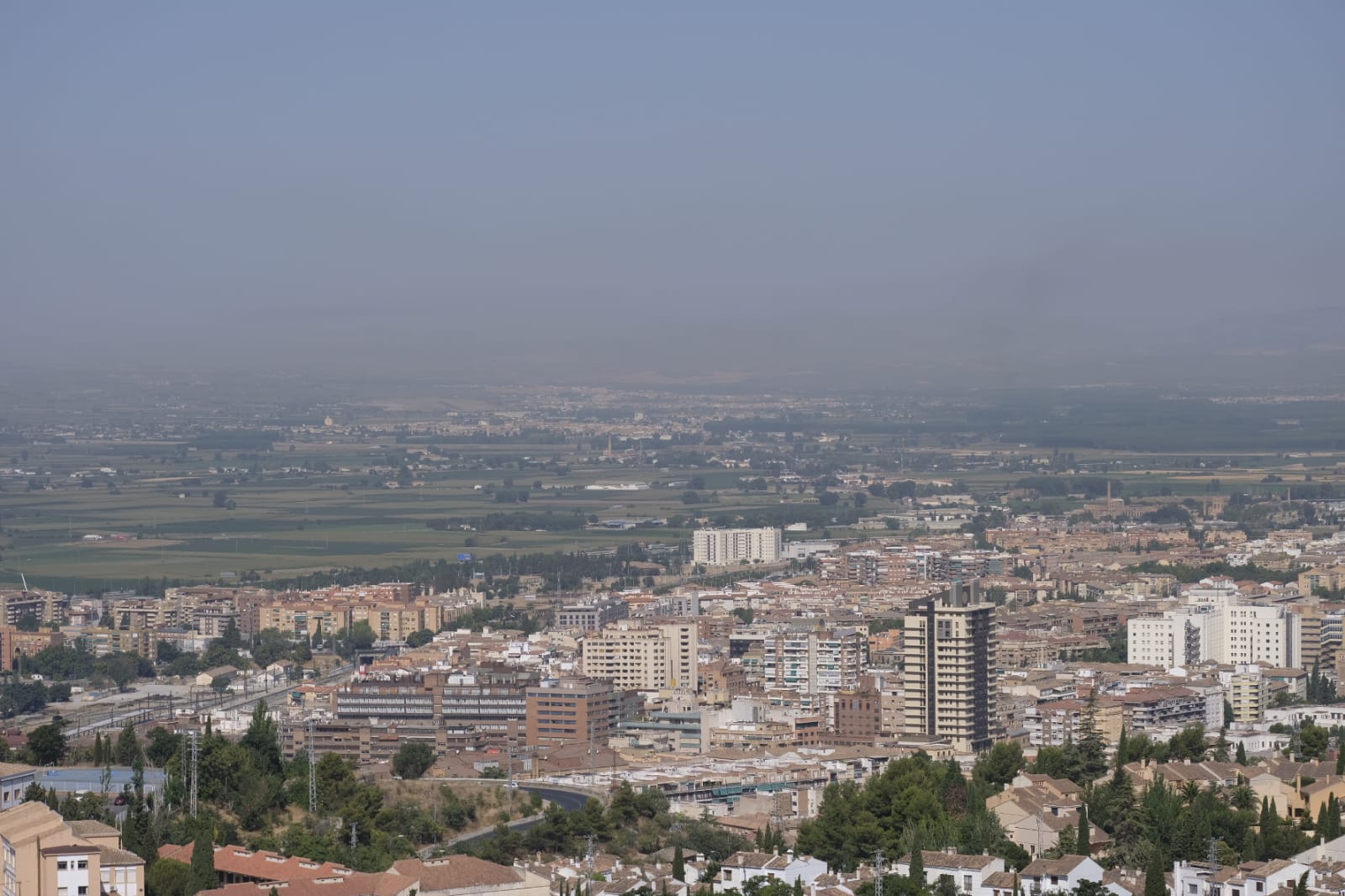 El aire de baja calidad es cada vez más habitual en Granada.